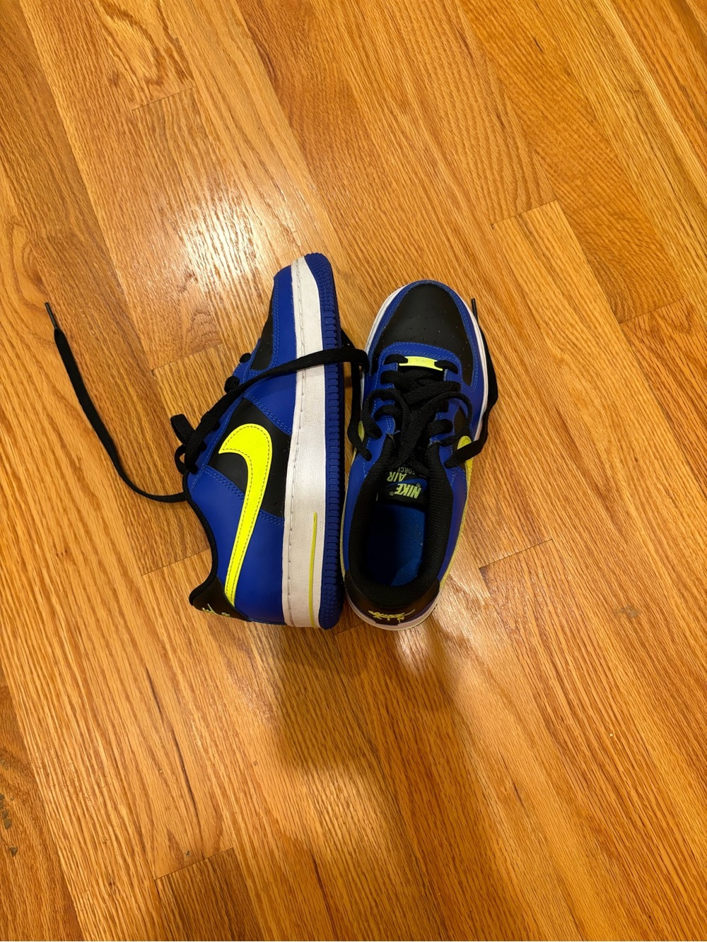 Nike Boys' Air Force Ones Size 4.5 - Picture 2 of 5
